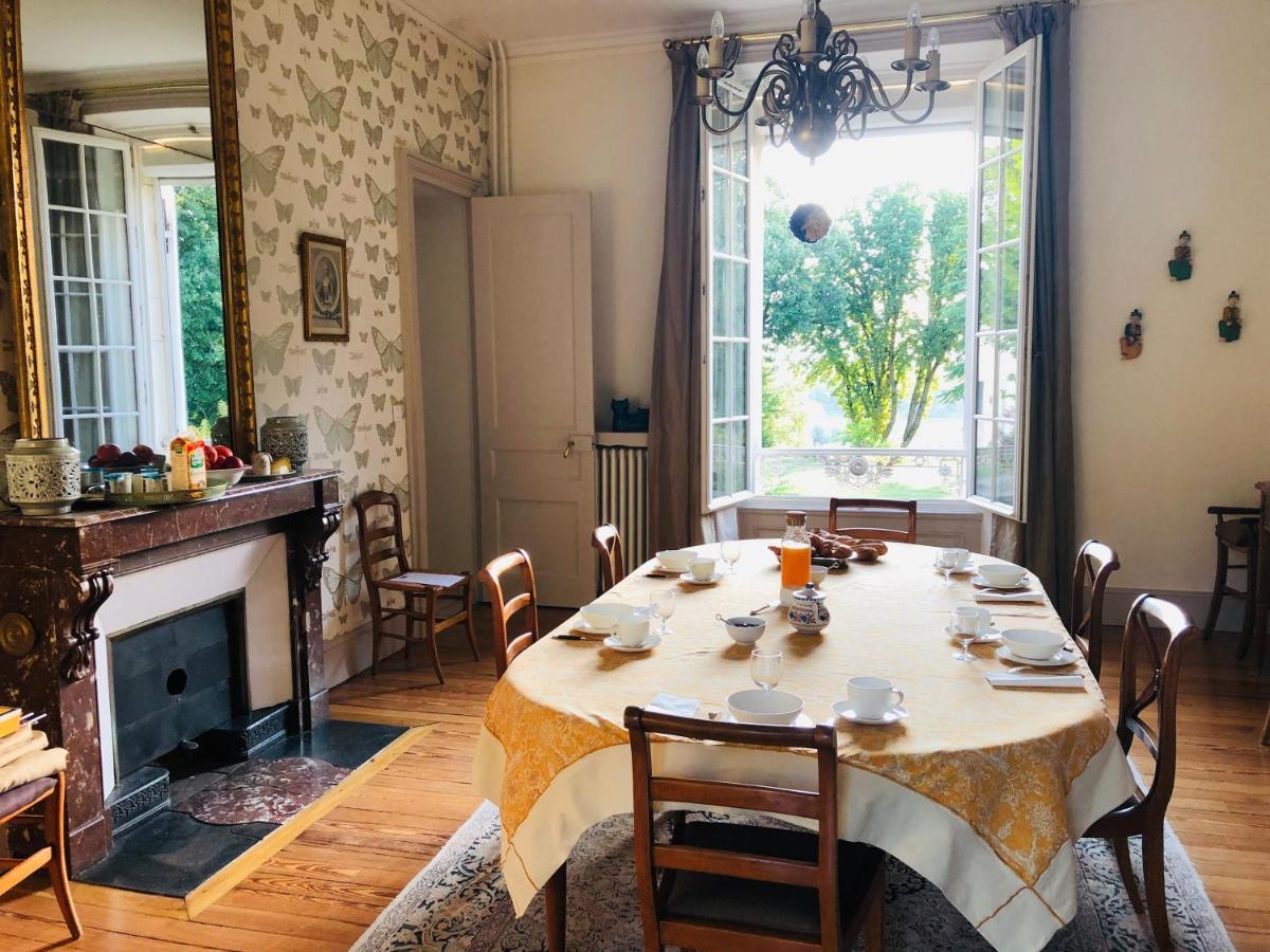 Bed and Breakfast Le Donjon D'Anthon Esterno foto